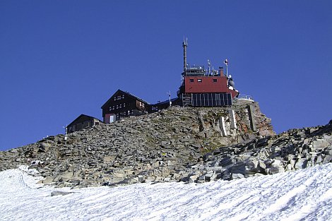 Sonnblickgipfel mit Zittelhaus und Observatorium